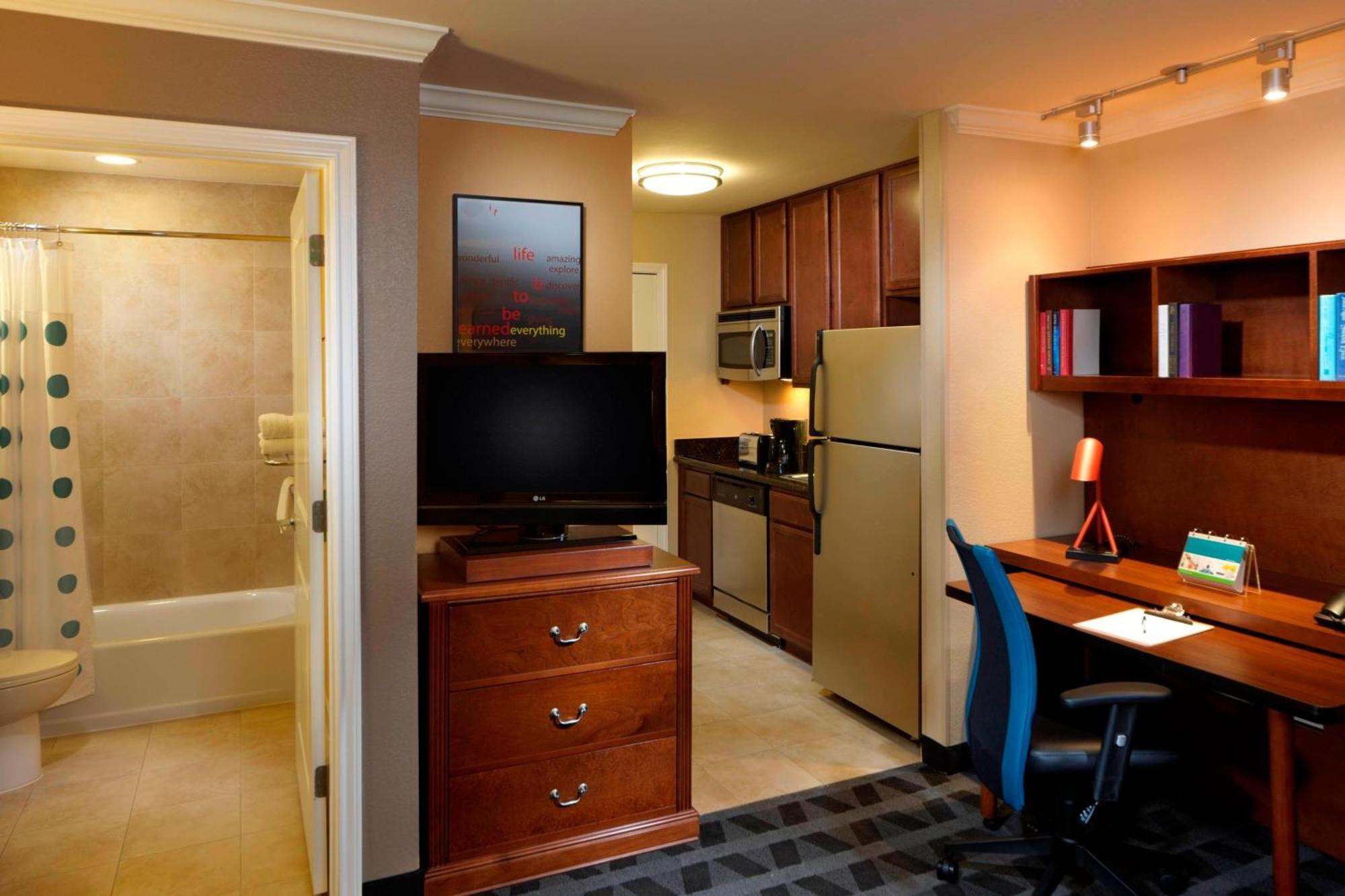 Towneplace Suites Houston Intercontinental Airport Екстериор снимка